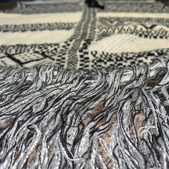 XS California Moonrise knit fringe poncho - Picture 7 of 7